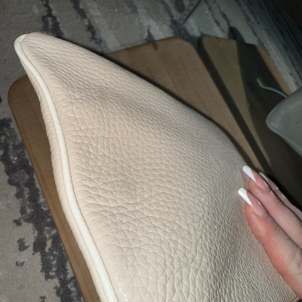 Kate Spade New York
Chester Street Gia Clutch neutral colors bone beige - Picture 5 of 11